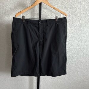 Travis Mathew Black shorts size 36. EUC